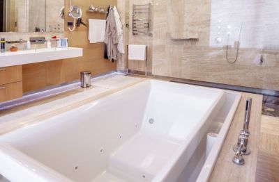 Elegant Bathtub with Surround